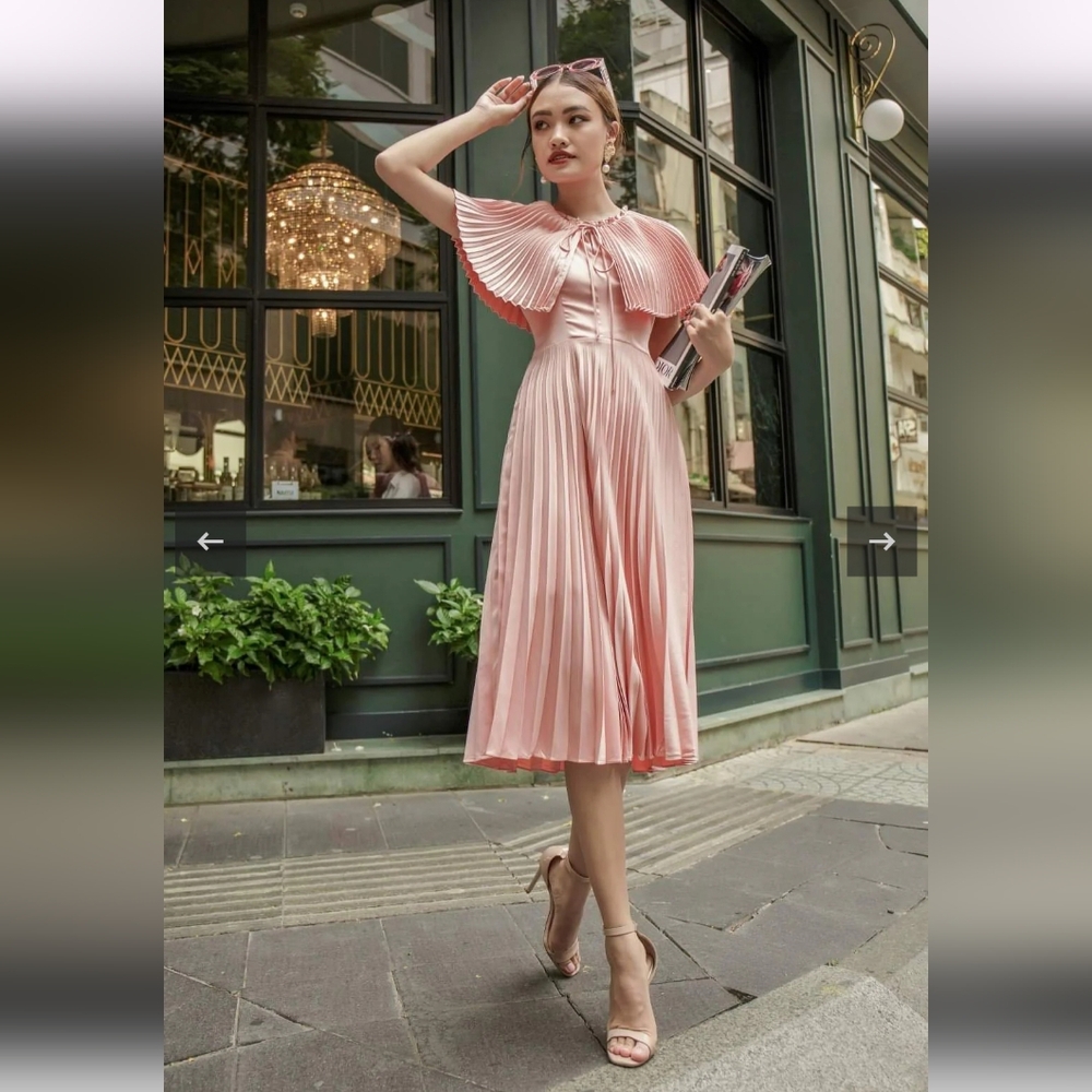 Sarah Luton Sleeveless Midi Dress With Cape Collar - Picture 2 of 11